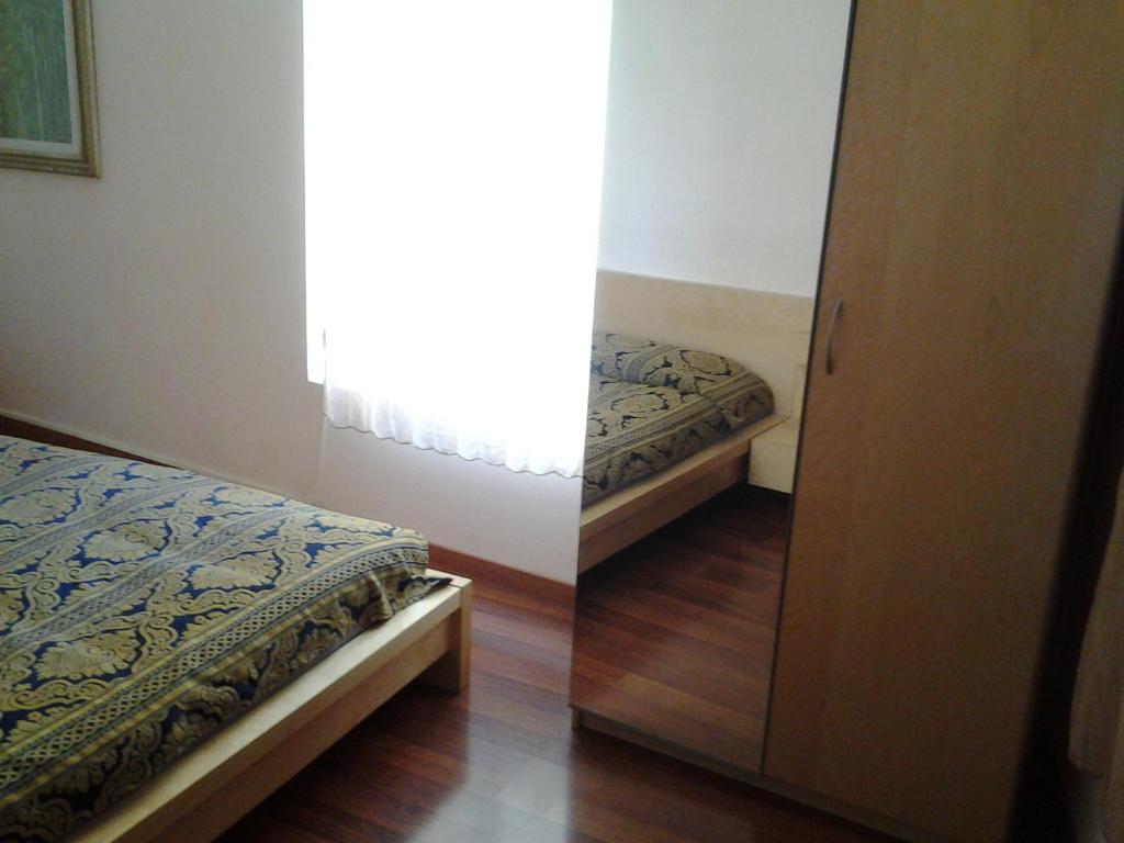 A bed or beds in a room at Hotel Perla
