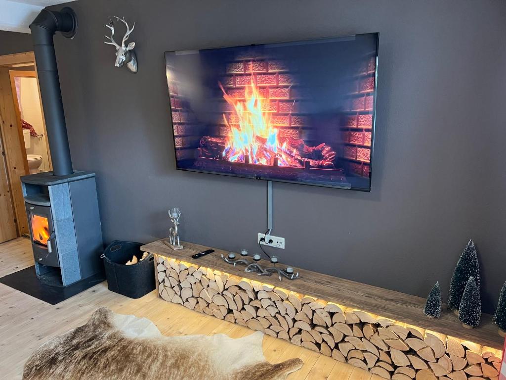 Kép Ferienwohnung Steinbock Terrasse, Gartensauna, Garten, Grillplatz szállásáról Stummban a galériában