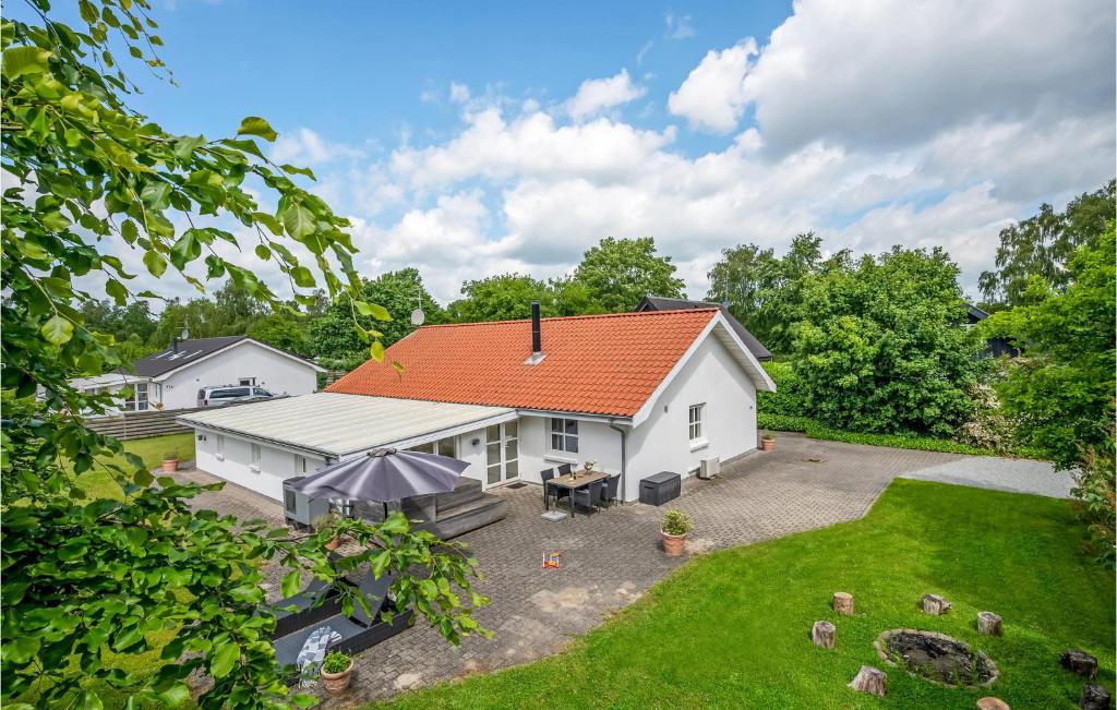an aerial view of a white house with an orange roof at Amazing Home In Eg With Kitchen in Egå