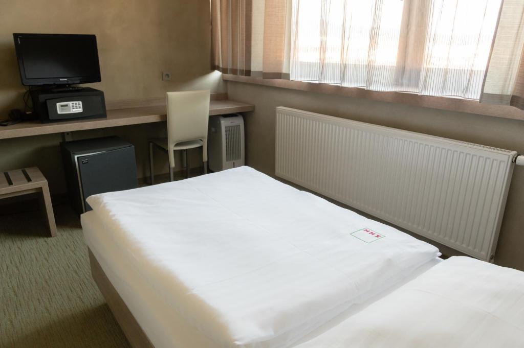 Pivotel MMX - Single Room