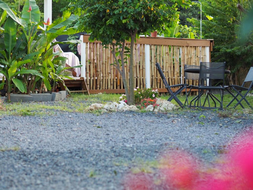 Zahrada ubytování S'cale TropiKal - Gite cosy avec piscine privée