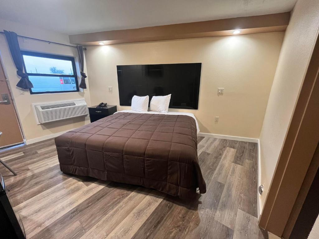 Postel nebo postele na pokoji v ubytování Circle Motor Lodge