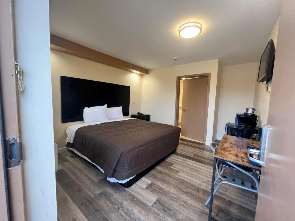 Postel nebo postele na pokoji v ubytování Circle Motor Lodge