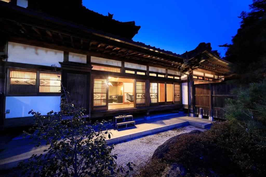 Budova, kde se ryokan nachází