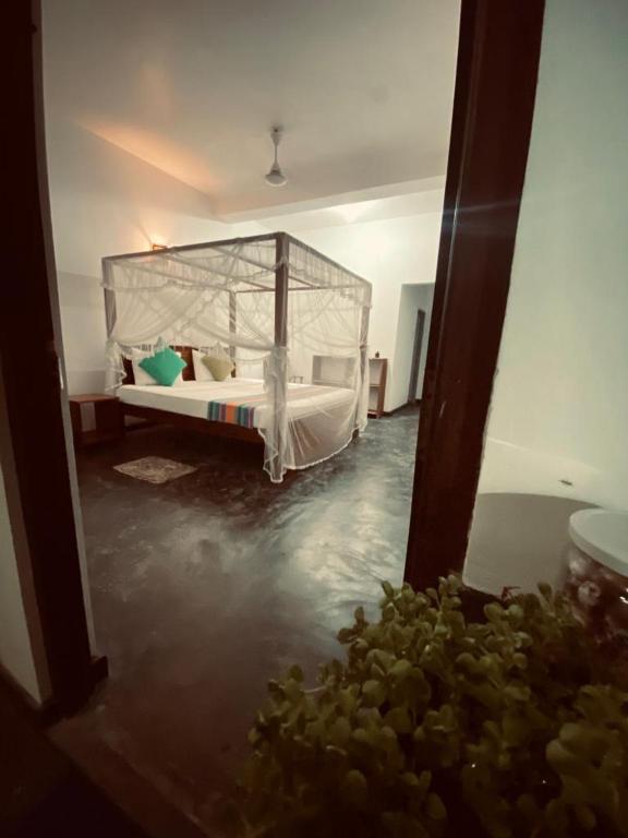 Postel nebo postele na pokoji v ubytování Coconut Grove - Midigama