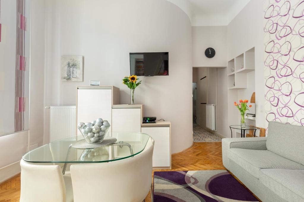 Televízia a/alebo spoločenská miestnosť v ubytovaní Balaton Apartment Central Budapest