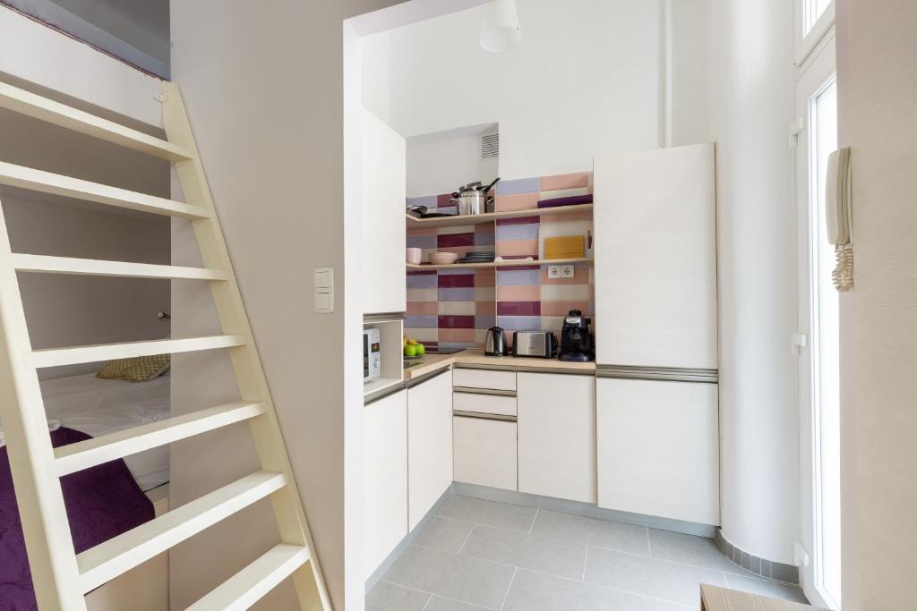 Kuchyňa alebo kuchynka v ubytovaní Balaton Apartment Central Budapest