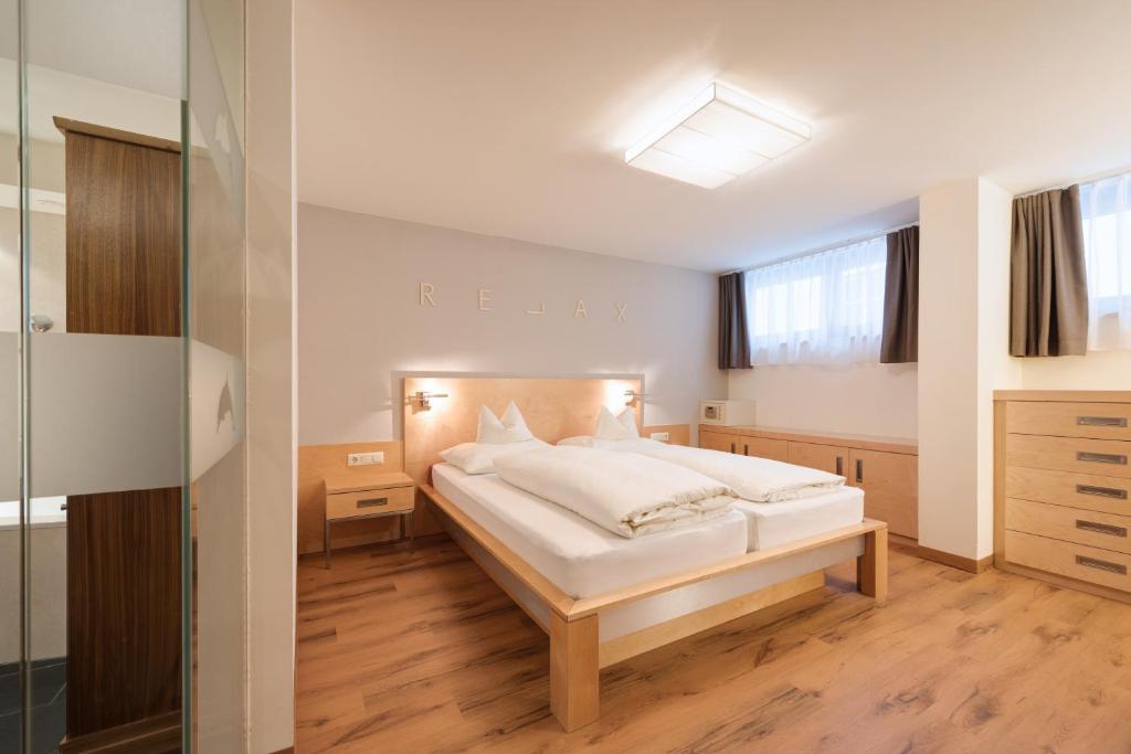 Postel nebo postele na pokoji v ubytování Hotel Montana