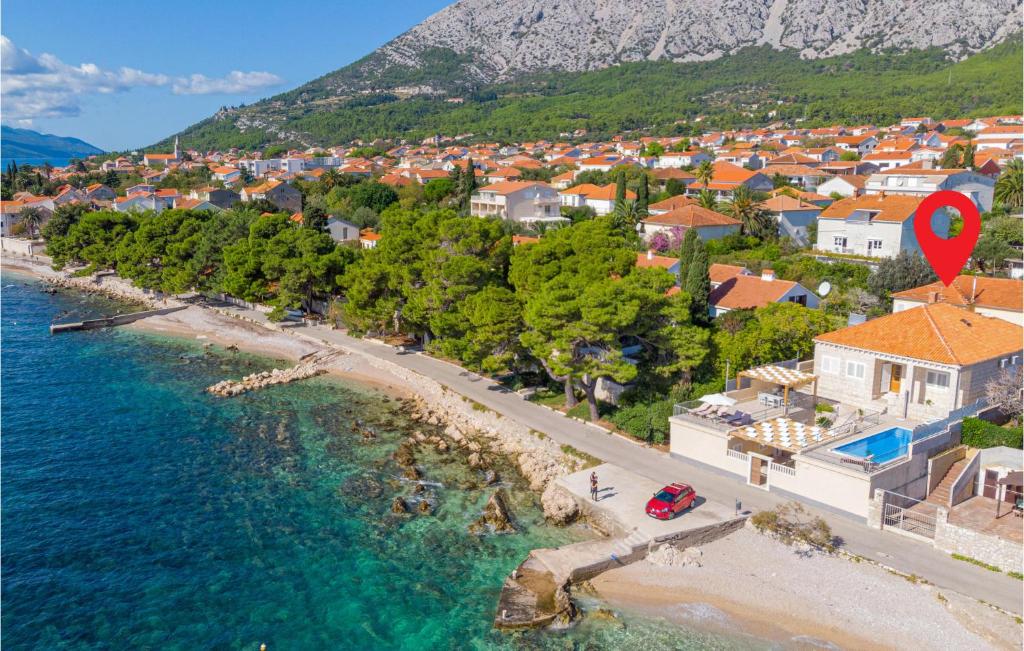 - une vue aérienne sur la plage dans l'établissement Stunning Home In Orebic With 4 Bedrooms, Jacuzzi And Wifi, à Orebić