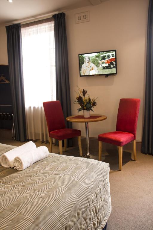 TV a/nebo společenská místnost v ubytování Central Hotel Hobart