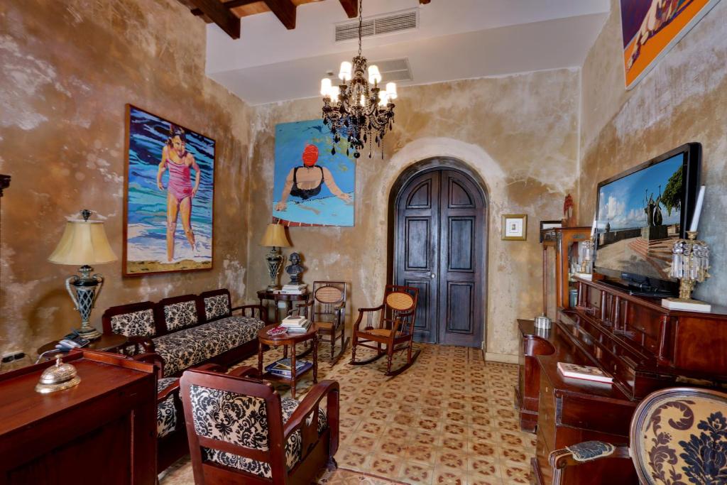 TV a/nebo společenská místnost v ubytování Villa Herencia Hotel