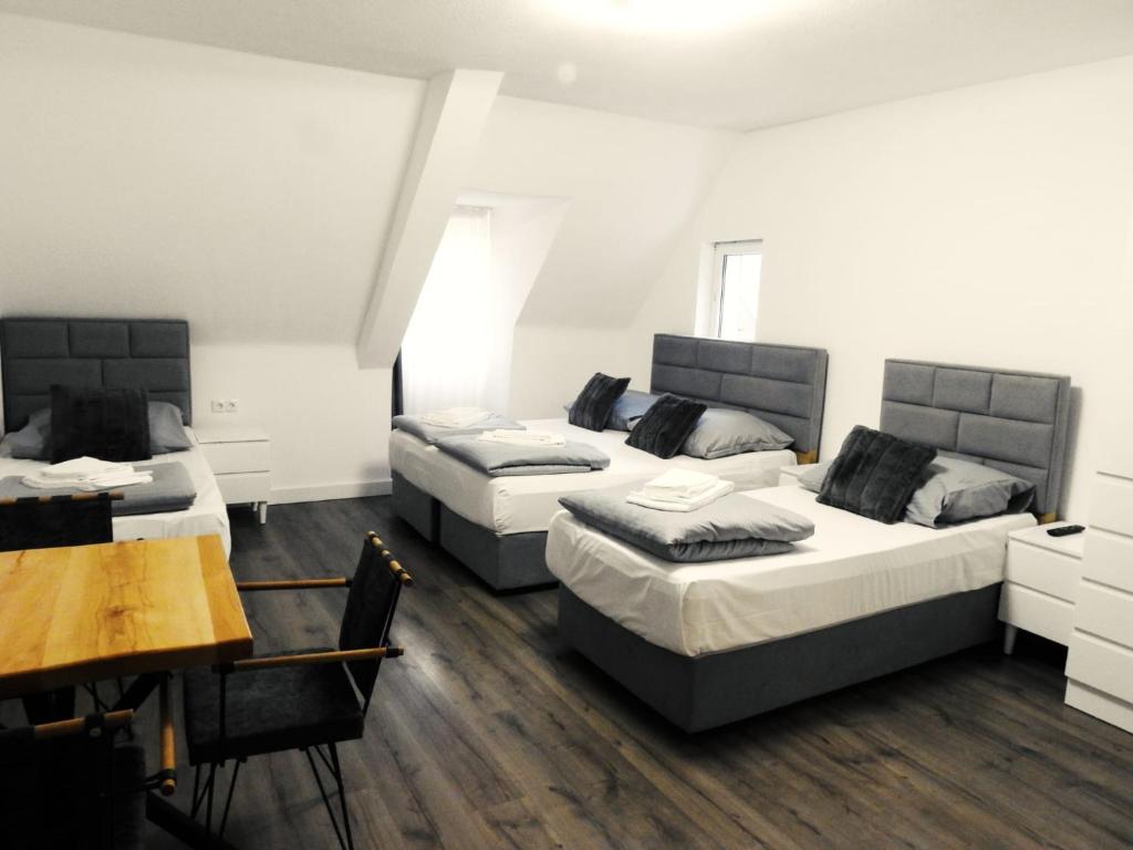 Postel nebo postele na pokoji v ubytování Hotel Hecht