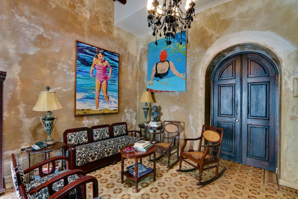 a living room with a couch and a door at Villa Herencia Hotel in San Juan