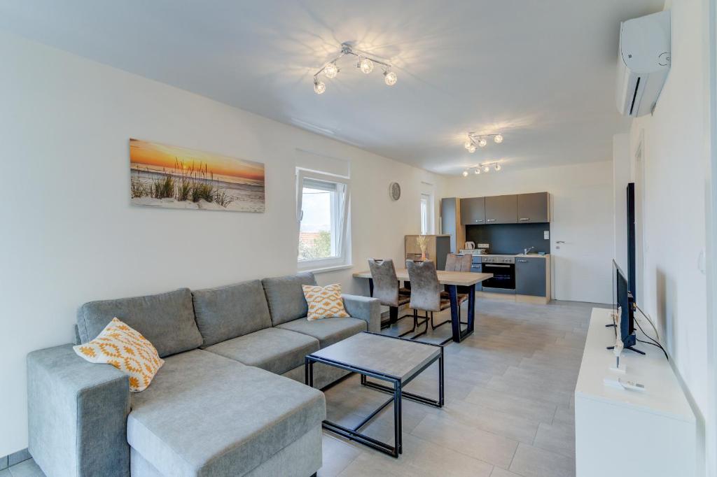 a living room with a couch and a table at Damar Apartmani in Senj