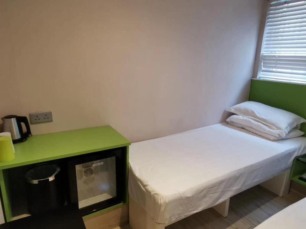 Postel nebo postele na pokoji v ubytování 珀依旅馆 Pop E INN