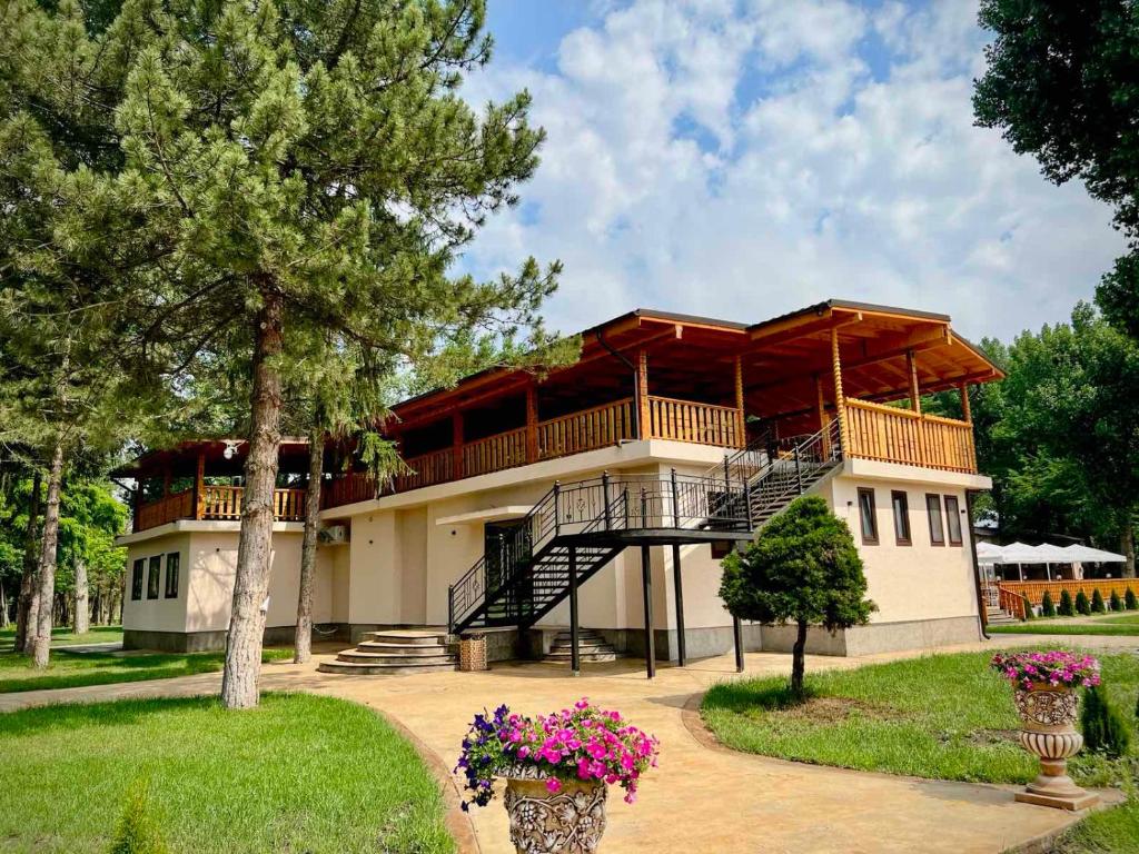 a large building with a balcony and a staircase at Paradise Park in Polski Trŭmbesh