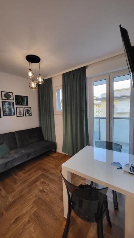 A seating area at Malibu Apartments