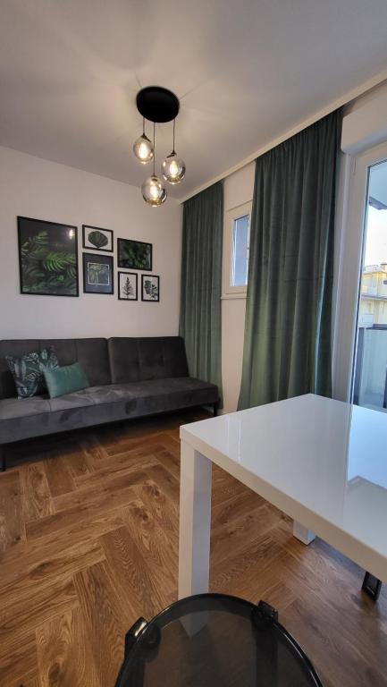 A seating area at Malibu Apartments