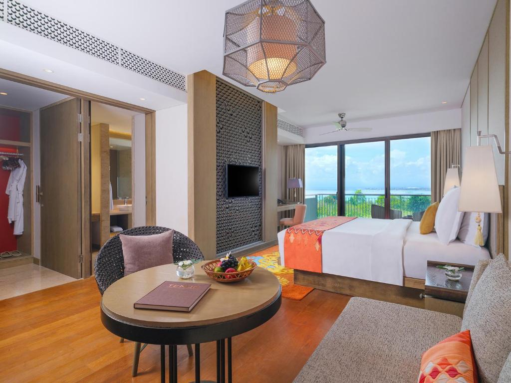 Postel nebo postele na pokoji v ubytování Mövenpick Resort & Spa Jimbaran Bali