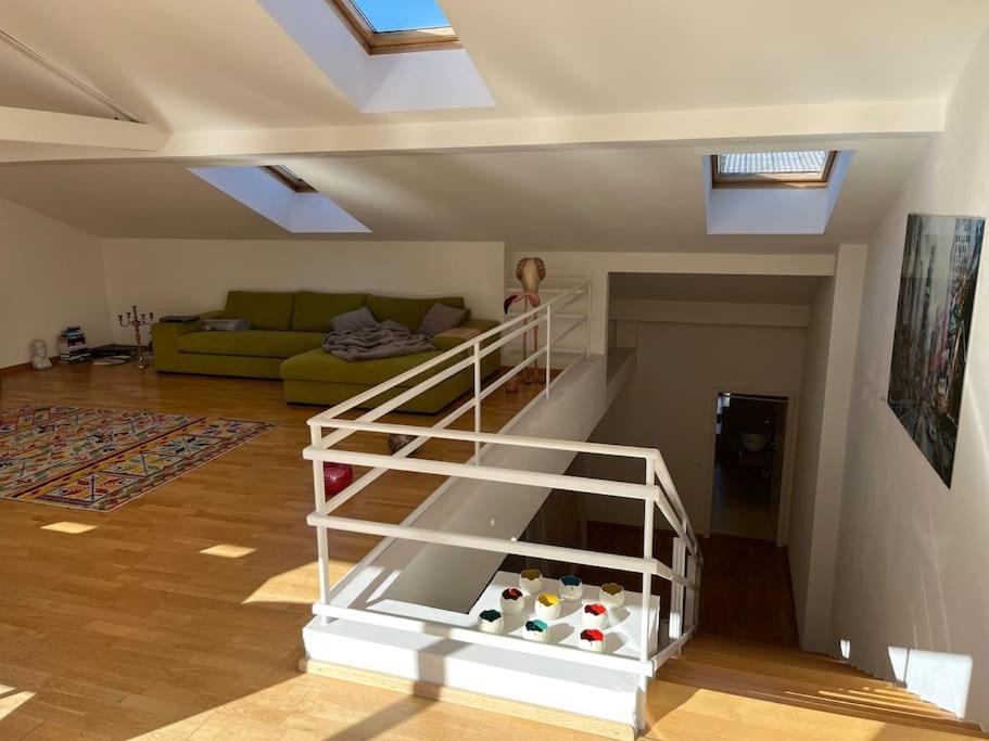 Fotografie z fotogalerie ubytování Sonnige Loft mit Terrasse, Ladestation für Elektrofahrzeuge v destinaci Schindellegi