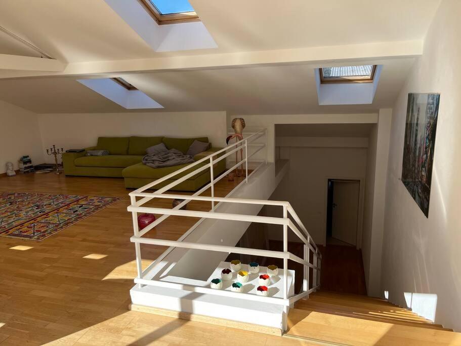 Fotografie z fotogalerie ubytování Sonnige Loft mit Terrasse, Ladestation für Elektrofahrzeuge v destinaci Schindellegi