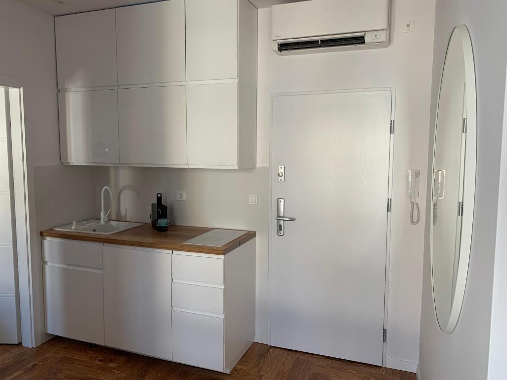 A kitchen or kitchenette at Malibu Apartments