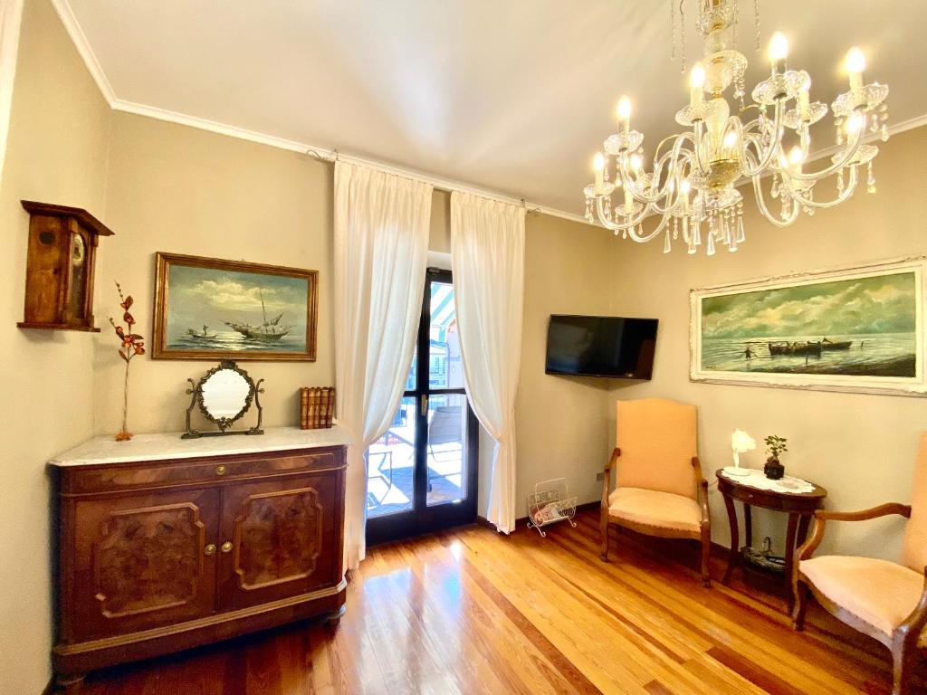 TV a/nebo společenská místnost v ubytování Villa Magnolia - Lake Como