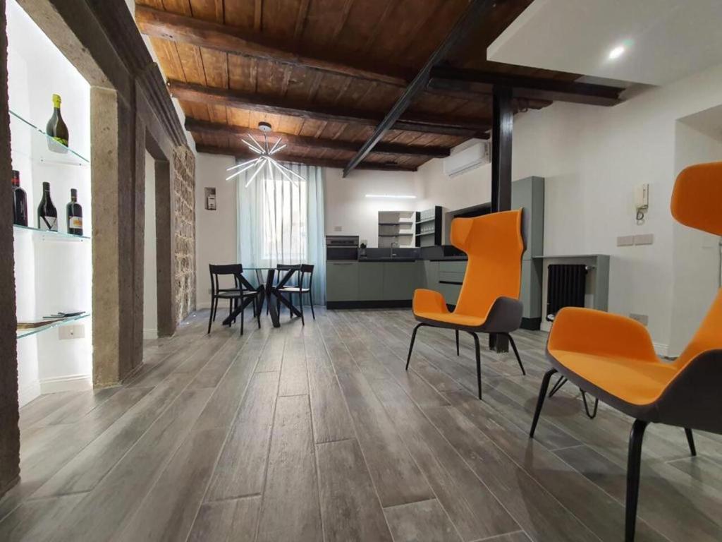 A seating area at SDL luxury home Al Pavone