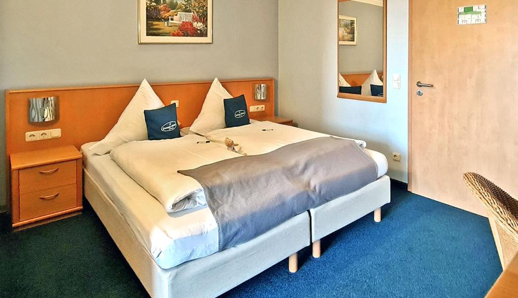 Postel nebo postele na pokoji v ubytování Donau-Hotel