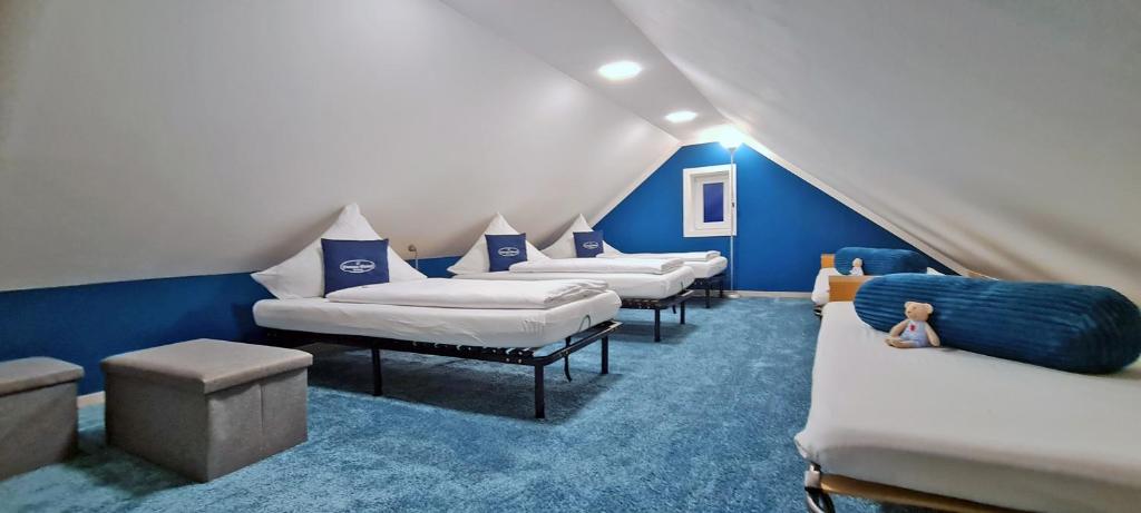 Postel nebo postele na pokoji v ubytování Donau-Hotel