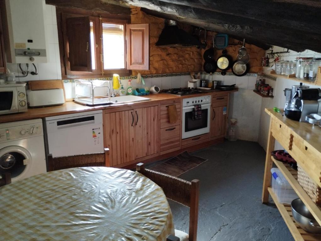Kuchyň nebo kuchyňský kout v ubytování Casa Jalón