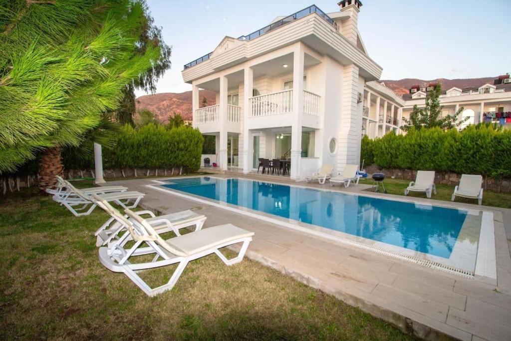 Bazén v ubytování Hisarpark D Villa, Özel Havuzlu, Fethiye nebo v jeho okolí