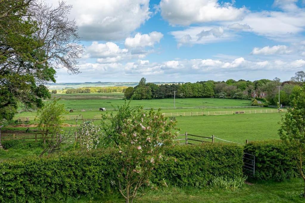 Willerby Grange Cottage - Housity