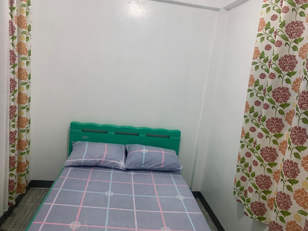 Postel nebo postele na pokoji v ubytování Romblon Transient House