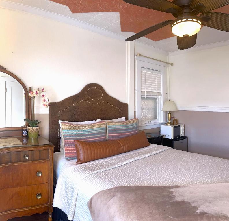The Hotel Eastin - Single Room With Private Bathroom