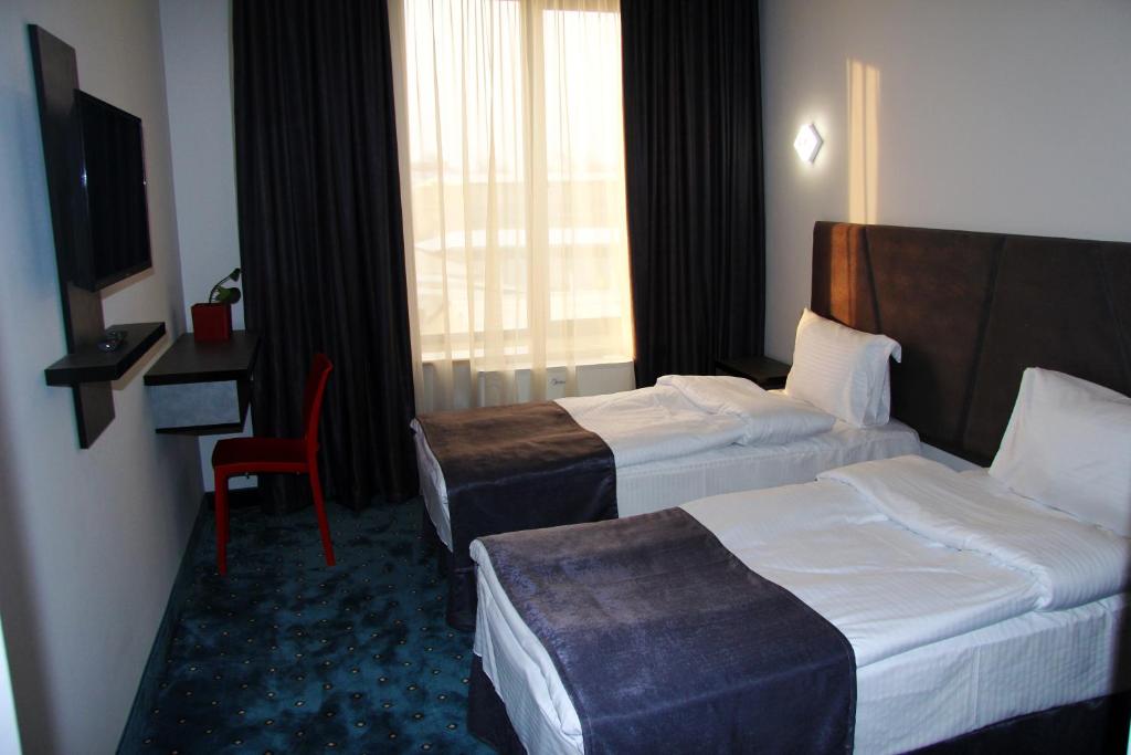 Postel nebo postele na pokoji v ubytování Nice Hotel Yerevan