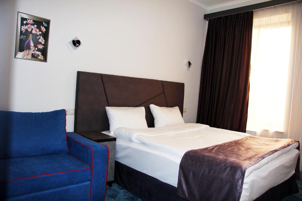Postel nebo postele na pokoji v ubytování Nice Hotel Yerevan
