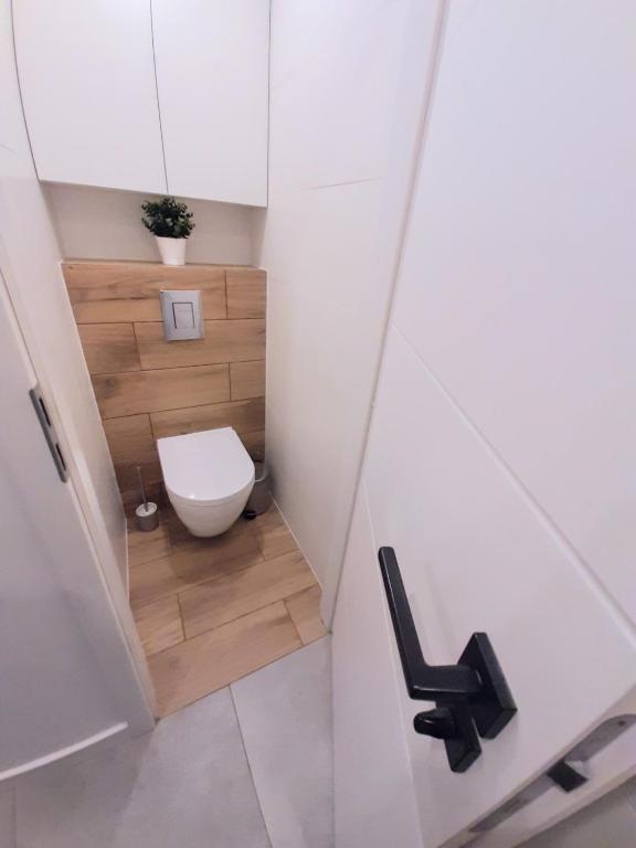 Kúpeľňa v ubytovaní Golden Sands - Winda, 2 Sypialnie oraz Salon, Łóżeczko Turystyczne, Balkon, Play Station 5, Ekspress do Kawy, Atlas Arena, ZOO, Fala