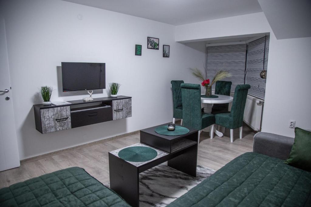 TV a/nebo společenská místnost v ubytování Happy