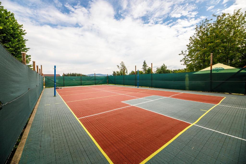 Tenis a/nebo squash v ubytování Penzion Aktiv nebo okolí