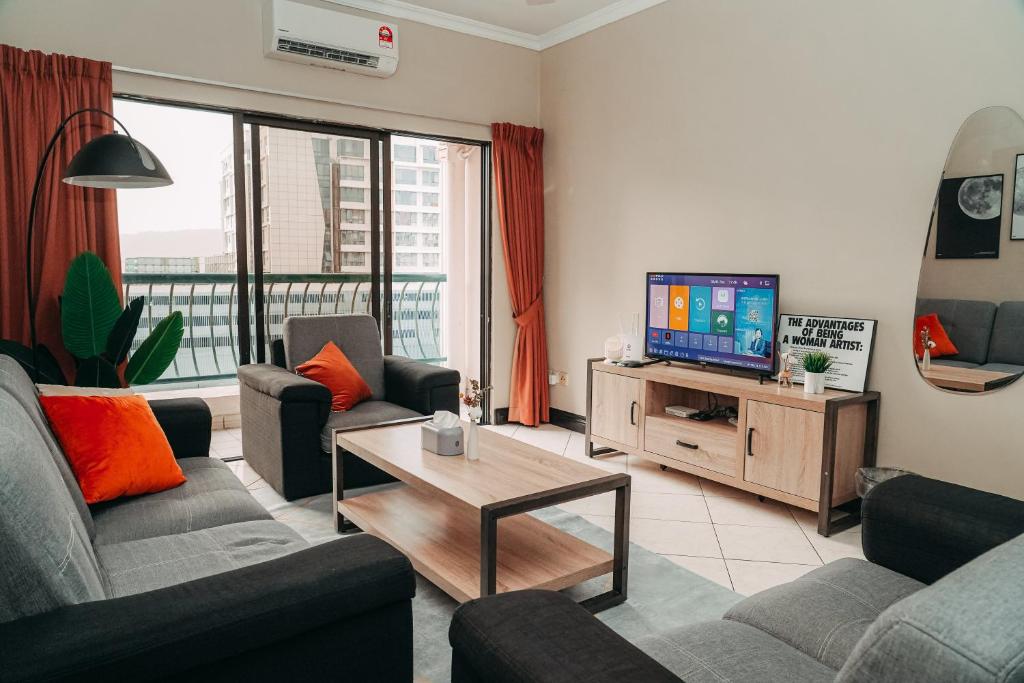 TV a/nebo společenská místnost v ubytování Gee homestay