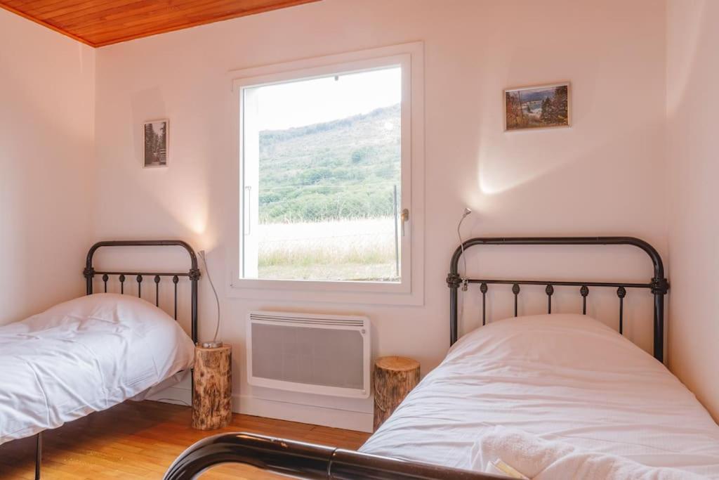 Zdjęcie z galerii obiektu LA CABANE D'HARMONY ÎLE CHAMBOD 4 chambres w mieście Echallon