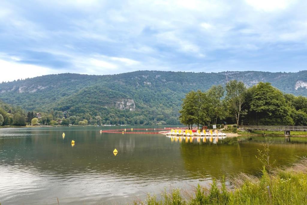Zdjęcie z galerii obiektu LA CABANE D'HARMONY ÎLE CHAMBOD 4 chambres w mieście Echallon