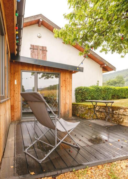 Zdjęcie z galerii obiektu LA CABANE D'HARMONY ÎLE CHAMBOD 4 chambres w mieście Echallon