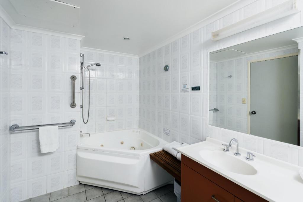 The Beach Motel Hervey Bay - Suite Con Baño De Spa