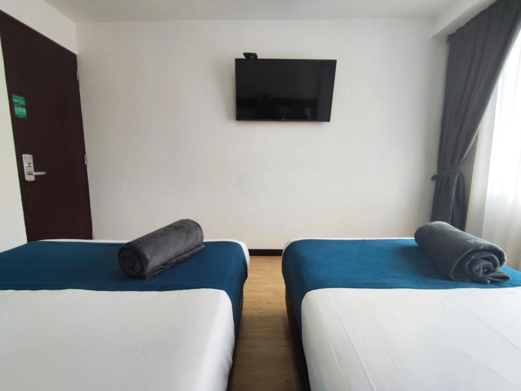 Postel nebo postele na pokoji v ubytování Hotel CGH Bogota Airport