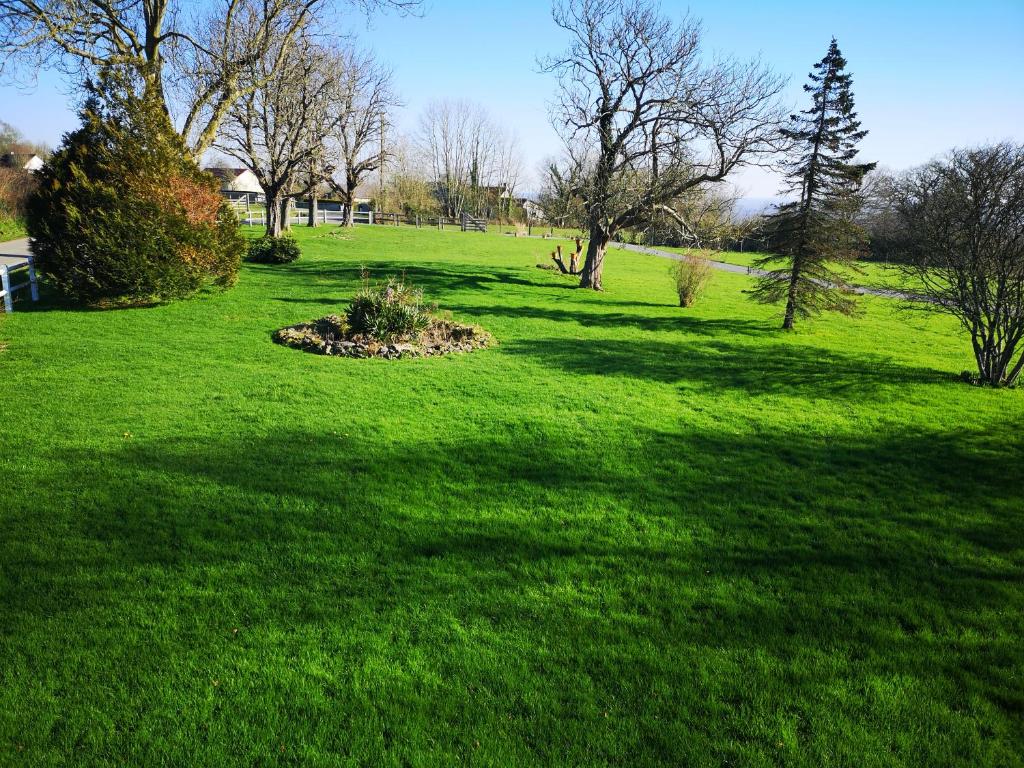 Zahrada ubytování LEBAS-LADIN - Bayeux Ville Touristique