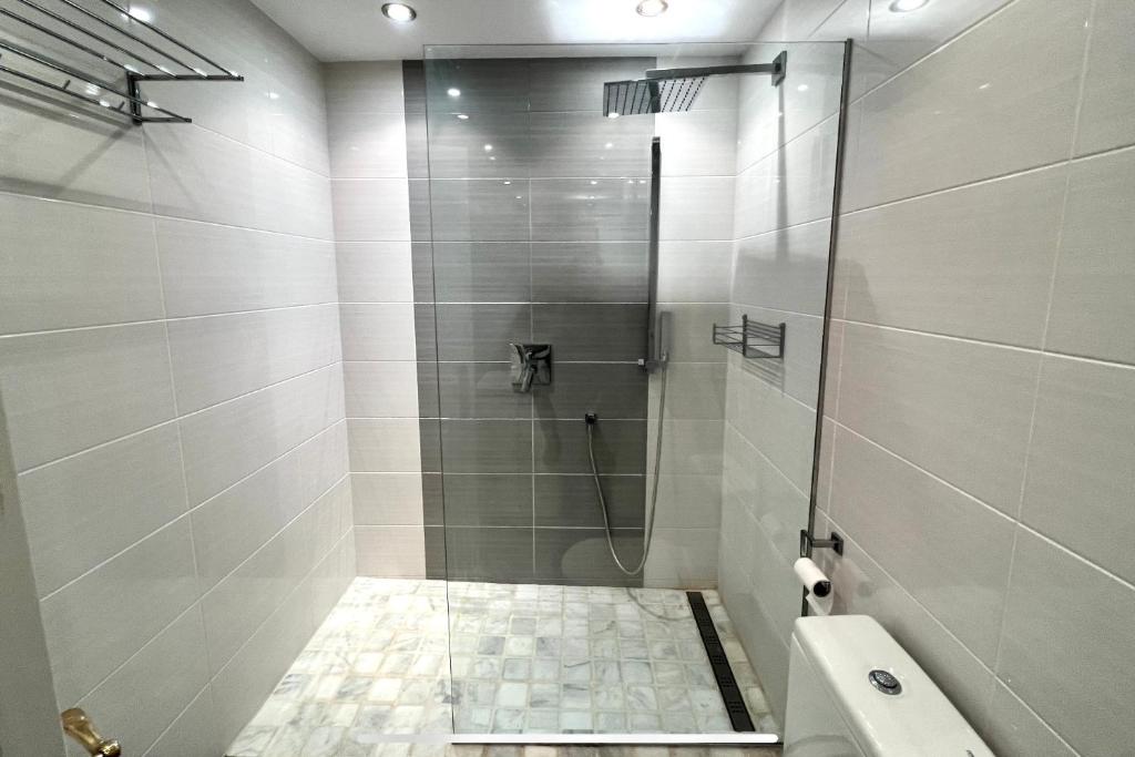 Koupelna v ubytování MI CAPRICHO BEACHFRONT- P301 Apartment with sea view