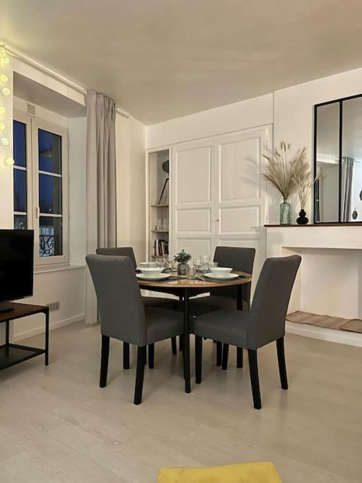 Fotografia z galérie ubytovania Appartement - Centre ville historique - Avec vue v destinácii Aurillac