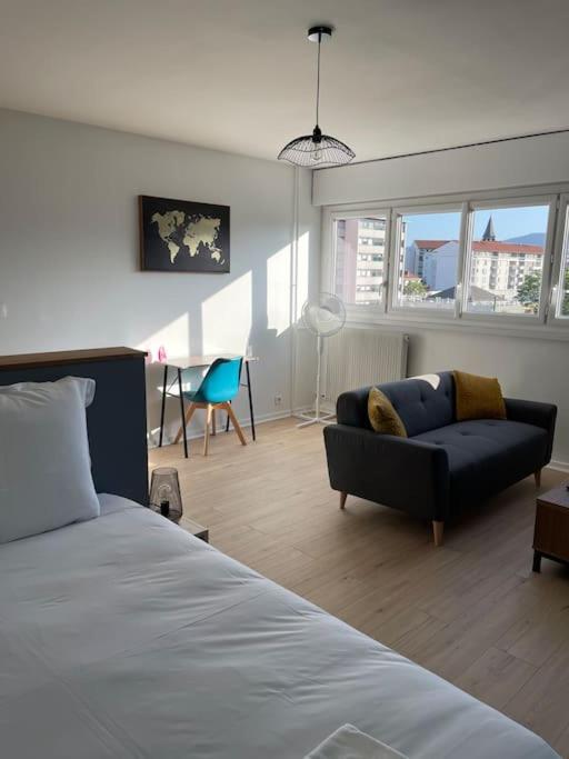 Fotografia z galérie ubytovania Le Niel - Spacieux - WIFI - Parking gratuit 19h-7h v destinácii Clermont-Ferrand